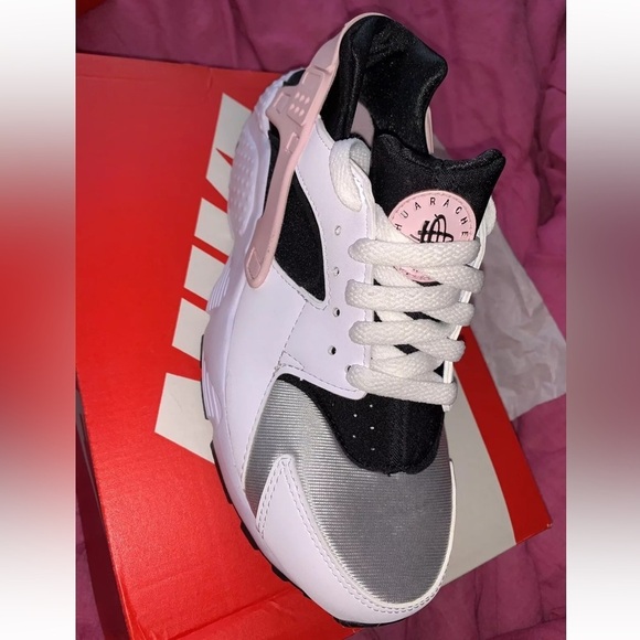 NWT Nike Huarache Run (TD) girls sneakers size 9C 704950-115 floor model - Picture 1 of 3